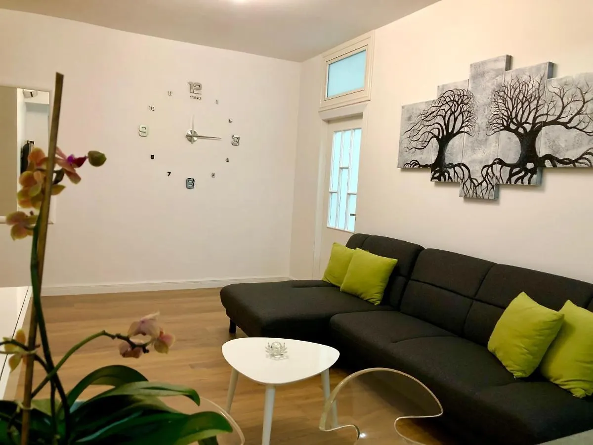 Holidays Apartment 格勒姆